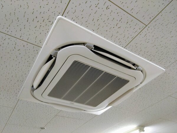 滋賀で業務用エアコン 更新工事👷