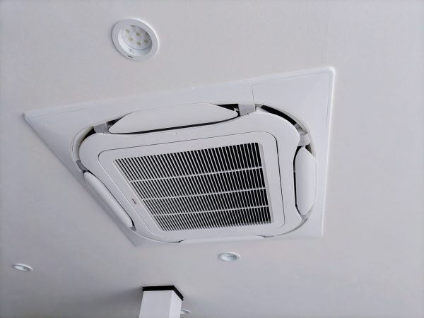 ㊗記念すべき入社から100台目のエアコン更新工事✌
