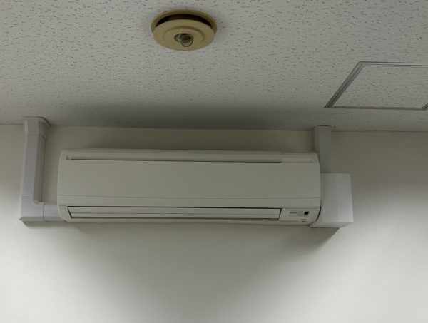 京都で業務用壁掛エアコン取付工事👷
